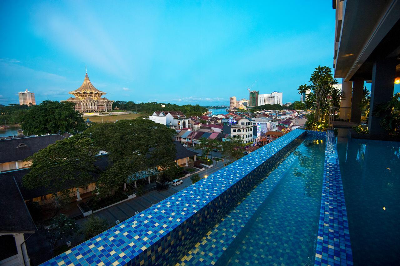 The Waterfront Hotel Kuching Bagian luar foto